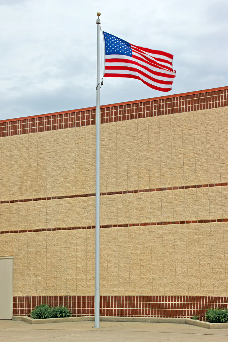 Internal_Halyard_Flagpole